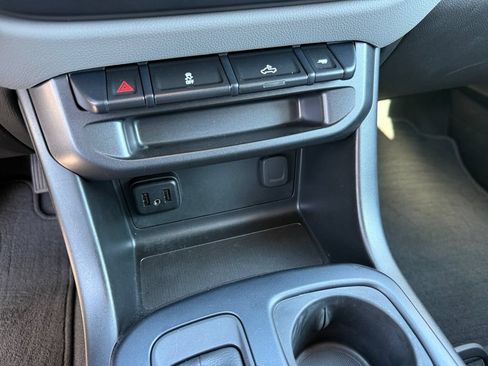 Used 2022 Chevrolet Colorado W/T w/ Custom Special Edition AWD/4WD image 21