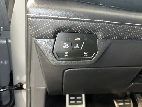 Used 2025 Volkswagen Atlas Cross Sport SEL R-Line AWD/4WD image 22