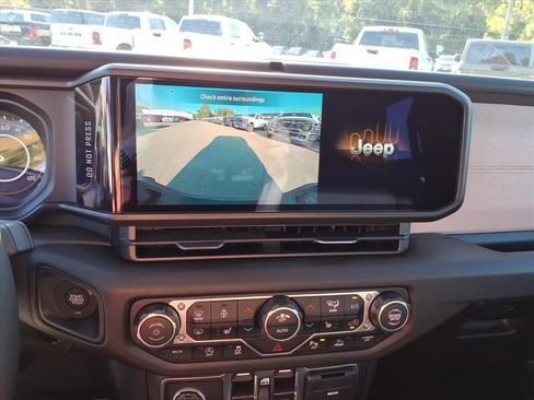 New 2025 Jeep Gladiator Sport image 16