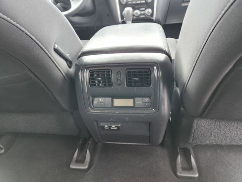 Used 2020 Nissan Pathfinder SV image 15