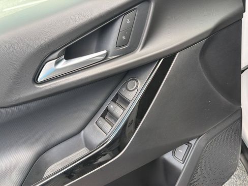New 2027 Chevrolet Equinox LT w/ Convenience Package II FWD image 31