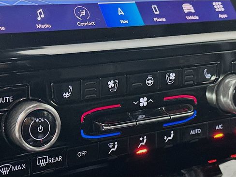 Used 2022 Jeep Grand Cherokee Summit w/ Luxury Tech Group V AWD/4WD image 28