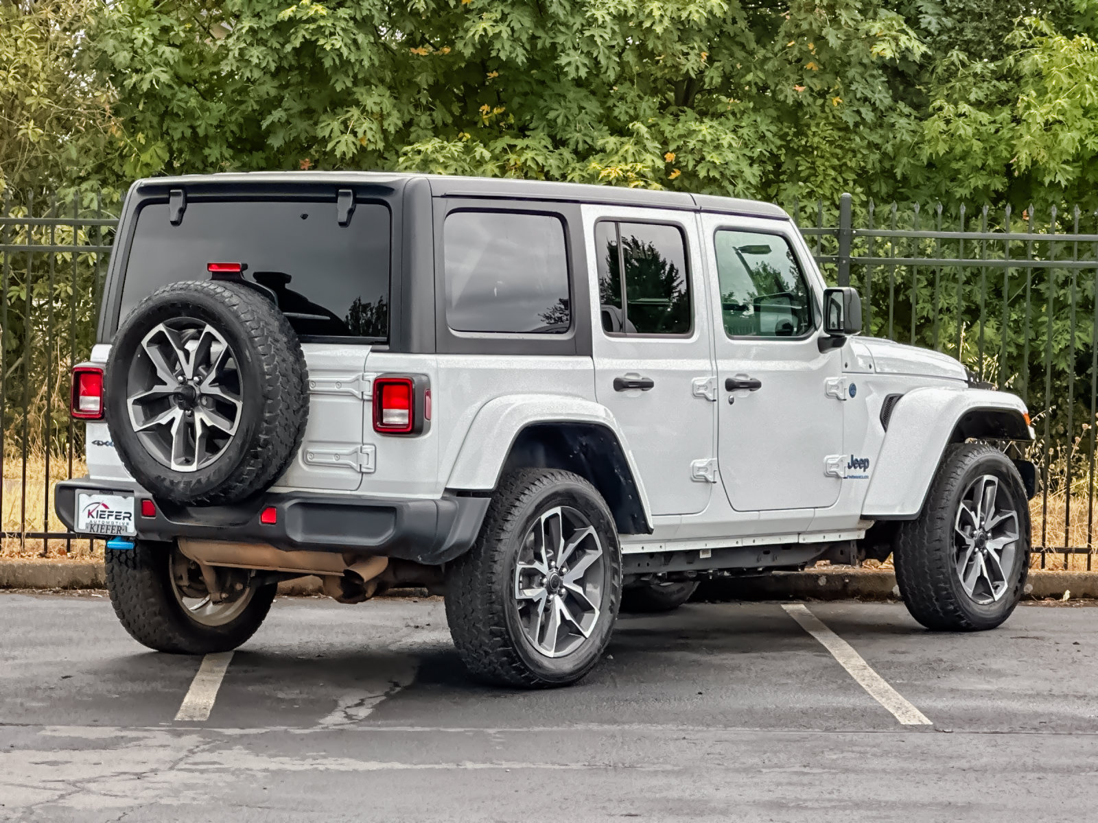 Used 2024 Jeep Wrangler Unlimited AWD/4WD image 4