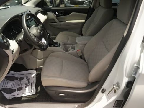 Used 2019 Nissan Rogue Sport SV w/ Technology Package FWD image 9