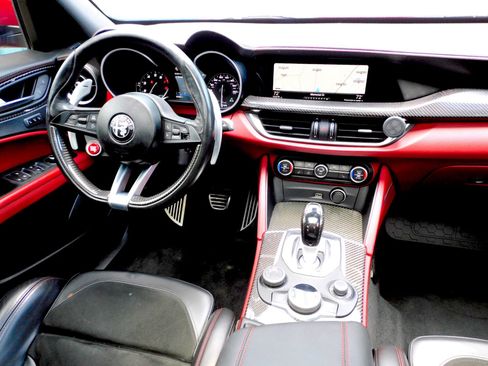 Used 2018 Alfa Romeo Stelvio Quadrifoglio w/ Driver Assist Dynamic Package AWD/4WD image 10