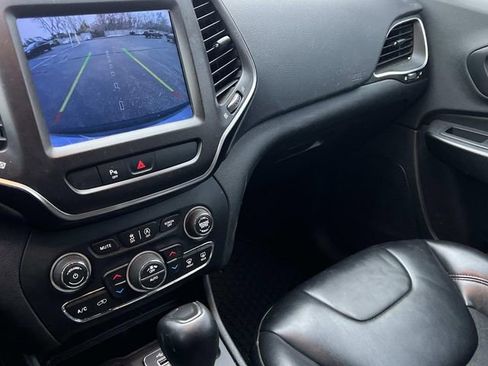 Used 2020 Jeep Cherokee Trailhawk w/ Cold Weather Group image 30