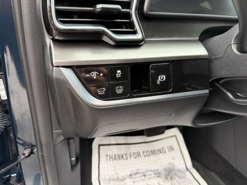Used 2025 Kia Sportage EX w/ EX Premium Package image 16