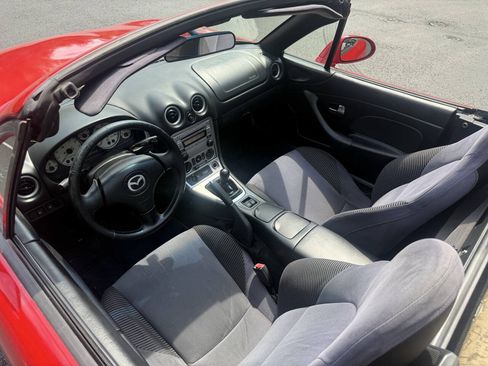 Used 2005 MAZDA MX-5 Miata RWD image 26