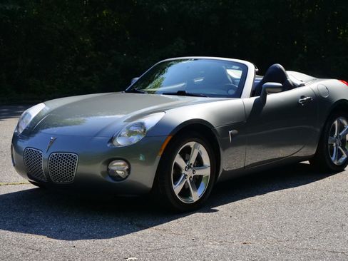 Used 2007 Pontiac Solstice Convertible w/ Premium Package RWD image 6
