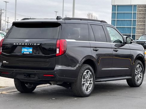 Certified 2025 Ford Expedition Active image 2