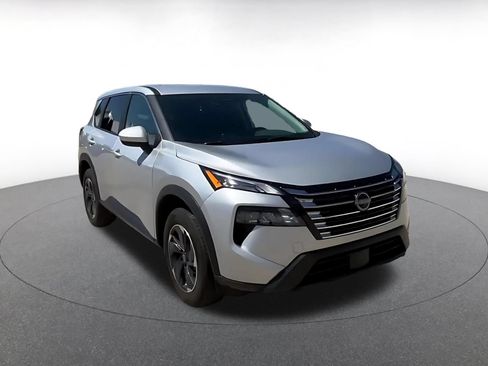 Used 2025 Nissan Rogue SV AWD/4WD image 3