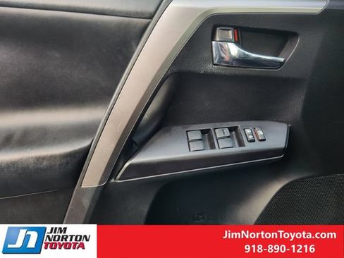 Used 2016 Toyota RAV4 XLE AWD/4WD image 23