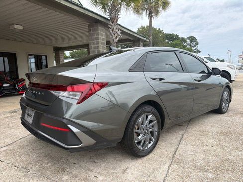 Used 2024 Hyundai Elantra SEL FWD image 4