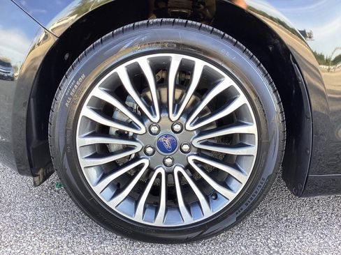 Used 2017 Ford Fusion SE image 13