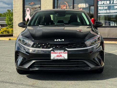 Used 2022 Kia Forte LXS w/ LXS Technology Package FWD image 9
