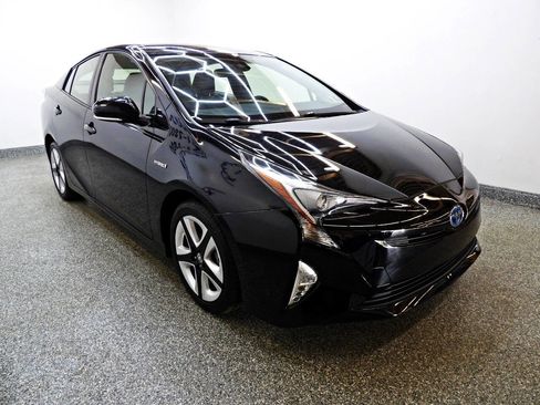 Used 2016 Toyota Prius Three Touring image 3