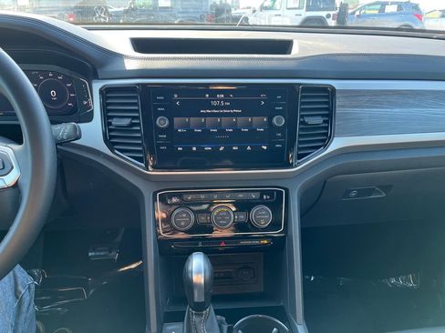 Used 2023 Volkswagen Atlas Cross Sport SE image 23