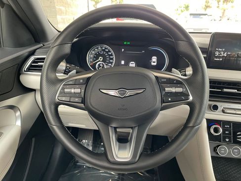 Used 2025 Genesis G70 2.5T image 28