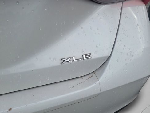 Used 2021 Toyota Avalon XLE w/ Moonroof Package FWD image 22