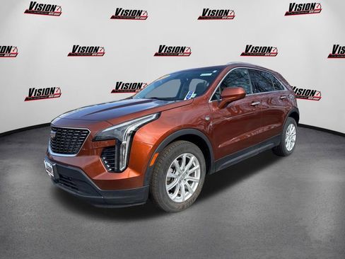 Used 2019 Cadillac XT4 Luxury w/ Cold Weather Package AWD/4WD image 1