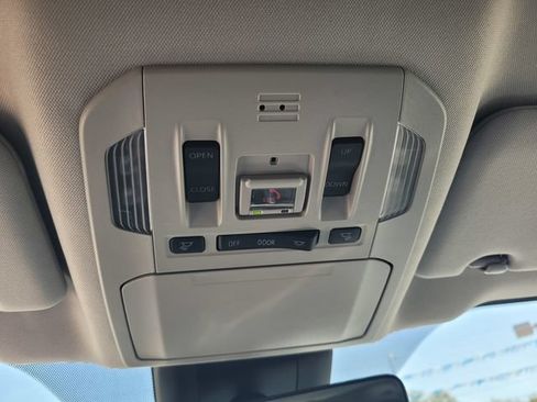 Used 2023 Toyota Highlander XLE AWD/4WD image 22