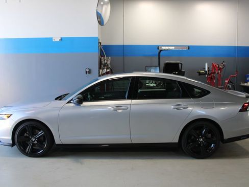 Used 2025 Honda Accord Sport image 9