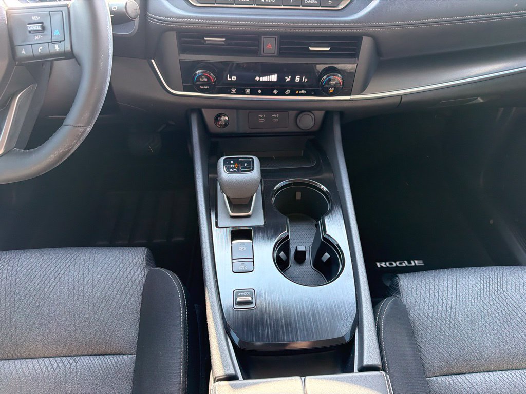 Used 2025 Nissan Rogue SV FWD image 25