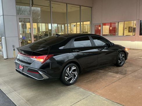 Used 2025 Hyundai Elantra Sport image 22