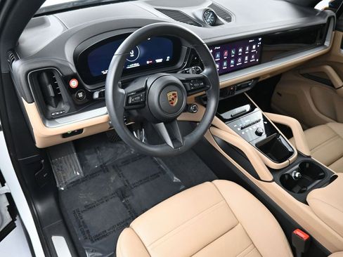 Certified 2024 Porsche Cayenne image 4