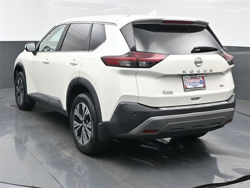 Used 2023 Nissan Rogue SV image 4
