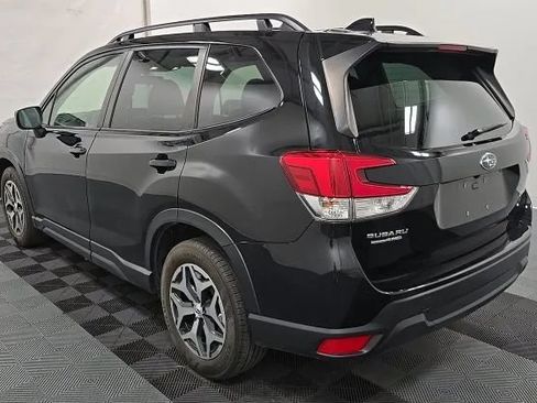 Used 2023 Subaru Forester Premium AWD/4WD image 3