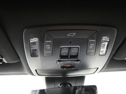 Certified 2025 Toyota Sienna Limited image 17