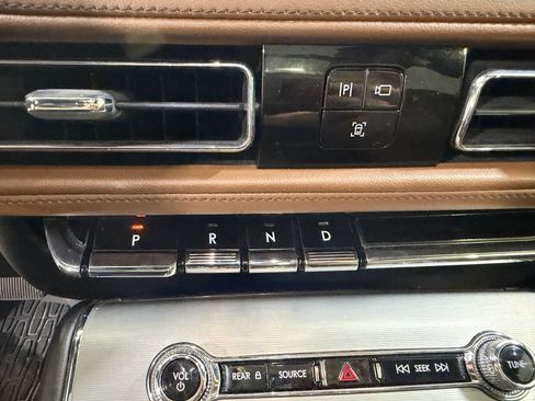 Used 2023 Lincoln Aviator Reserve w/ Equipment Group 201A RWD image 18