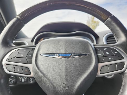 Used 2018 Chrysler 300 Limited image 20