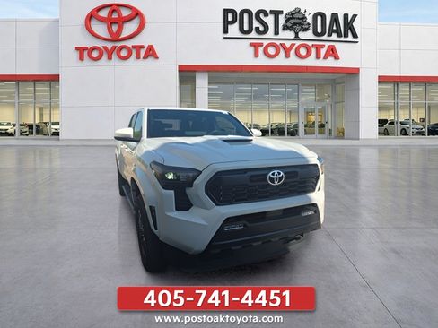 Used 2024 Toyota Tacoma TRD Sport AWD/4WD image 10