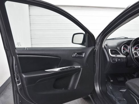 Used 2016 Dodge Journey SE w/ Flexible Seating Group image 9