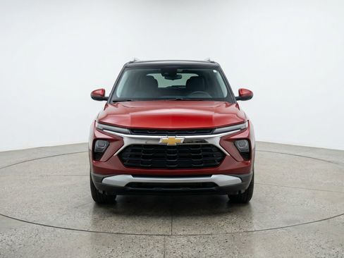 Used 2025 Chevrolet TrailBlazer LT image 2