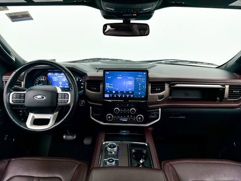 Used 2024 Ford Expedition Limited image 19