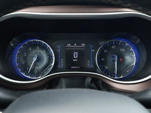 Used 2023 Chrysler Voyager LX FWD image 10