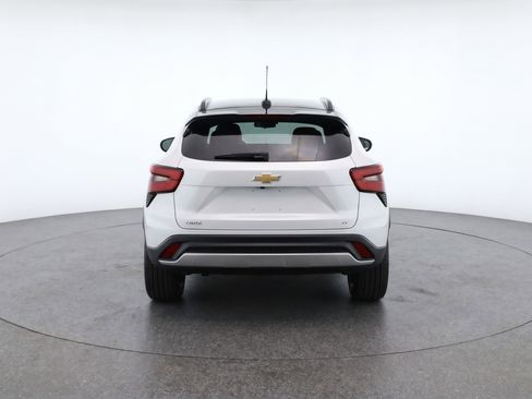 Used 2025 Chevrolet Trax LT FWD image 7