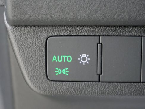 Used 2023 Audi Q4 e-tron Premium image 15