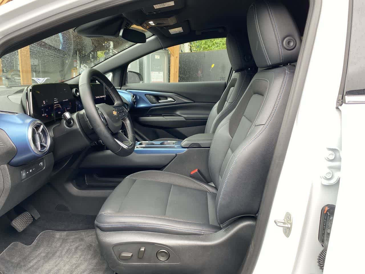 Used 2024 Chevrolet Equinox EV LT FWD image 13