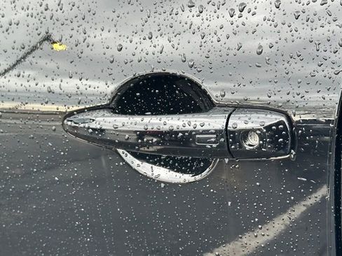 Used 2023 Nissan Rogue SL w/ SL Premium Package image 11