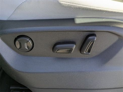 Used 2021 Volkswagen Tiguan SE image 15