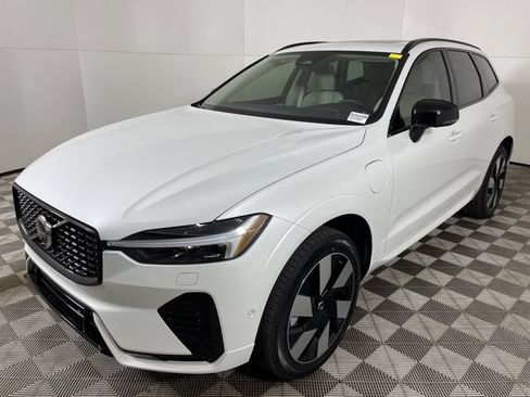 Certified 2025 Volvo XC60 T8 Plus w/ Protection Package Premier AWD/4WD image 9