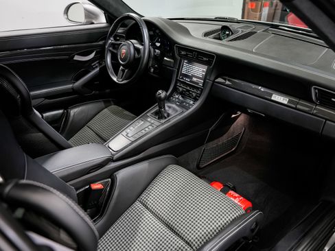Used 2016 Porsche 911 R RWD image 31