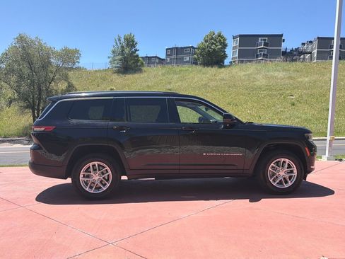 Used 2023 Jeep Grand Cherokee L Laredo AWD/4WD image 9