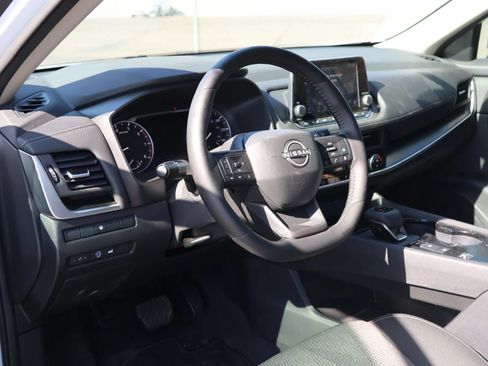 Used 2026 Nissan Rogue SV FWD image 9