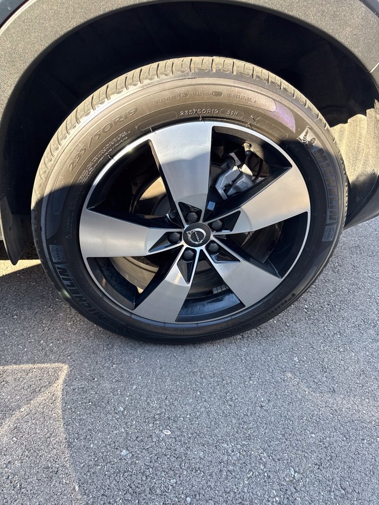 Used 2021 Volvo XC40 T5 Momentum w/ Protection Package AWD/4WD image 4
