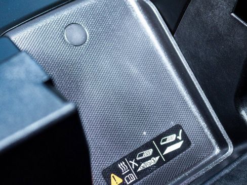 Used 2024 GMC Sierra 1500 AT4 w/ Technology Package image 16